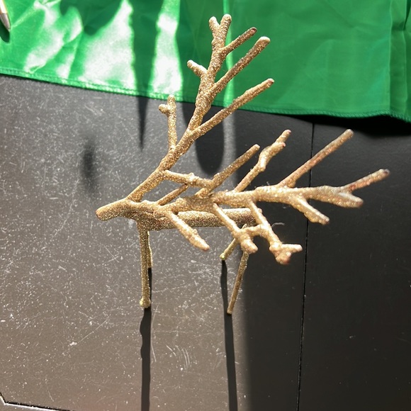 Sprakly gold Christmas Reindeer decor 🎄✨ - Picture 2 of 5